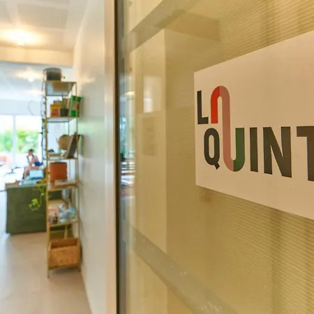 La Quinta Bordeaux-begles Hostel *